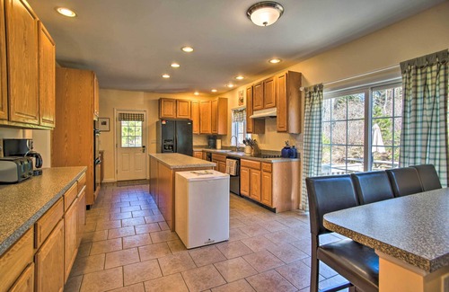 South Chatham Cottage | 1 Mi to Beach: Home w/Fire Pit & BBQ in Cape Cod!