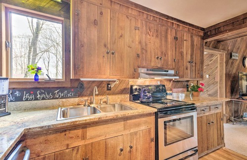 Charter Hills House | 1 Mi to Beech Mtn: Home w/Furnished Deck