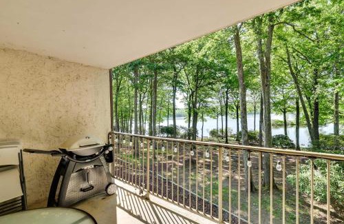Lake Harmony Apartment | 1 Mi to Big Boulder Lakefront Unit with Pool Access