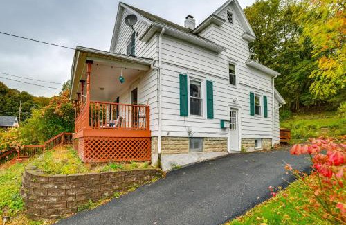 Binghamton House | 1 Mi to Dtwn Binghamton Pet-Friendly Home with Deck