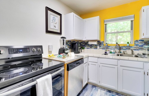 Georgetown Apartment | 1 Mi to Dtwn + Fenced Yard: Georgetown Getaway!