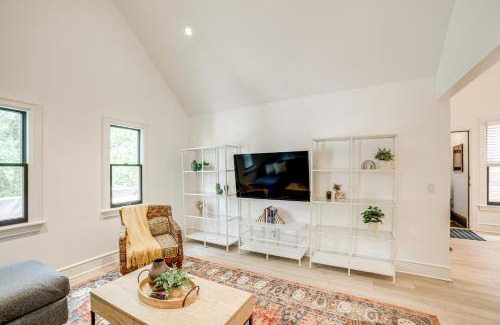 Grand Rapids Apartment | 1 Mi to Dtwn Grand Rapids Chic Condo with Balcony!