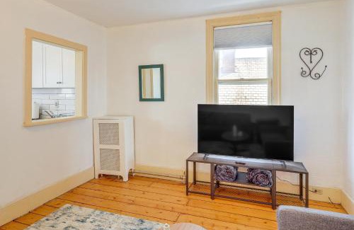Stockade Historic District Apartment | 1 Mi to Dtwn Schenectady Apt in Stockade District