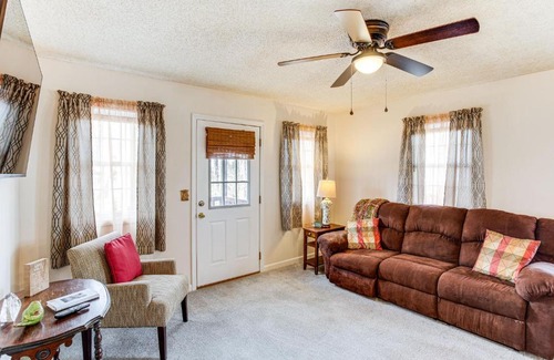 Hollands Landing House | 1 Mi to Lake Murray Pet-Friendly Home with Deck
