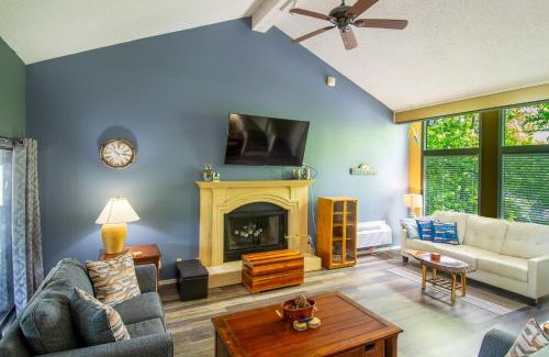 Osage Beach House | 1 Mi to Margaritaville Resort Cottage with Fire Pit