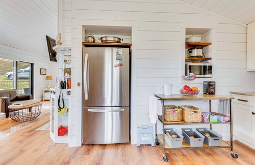 Somerdale Cabin | 1 Mi to Marina: Cabin w/Views Near Atwood Lake!