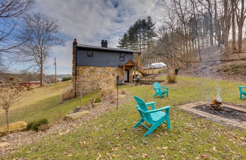 Dellroy House | 1 Mi to Marina Cabin with Views Near Atwood Lake!