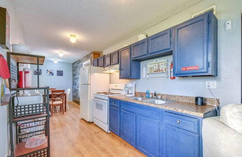 Stoutsville Cabin | 1 Mi to Mark Twain Lake: Cabin w/Community Pool