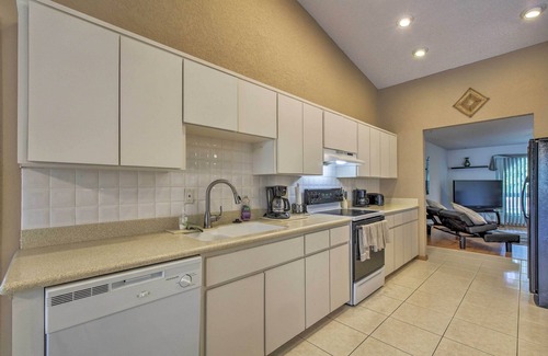 Spring Hill House | 1 Mi to Weeki Wachee: Home w/Pool in Spring Hill