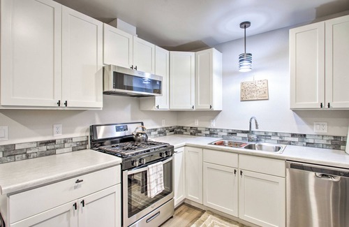 Clifton House | 1 Mi to Winery: Clifton Escape w/Grill & Yard!