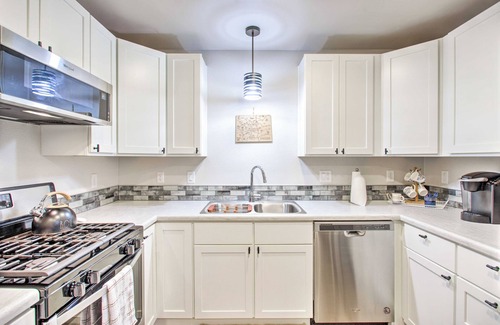Clifton House | 1 Mi to Winery: Clifton Escape w/Grill & Yard!