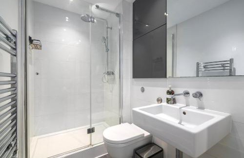 Wembley Central Apartment | 1-Min to Wembley Station, Walk to Stadium
