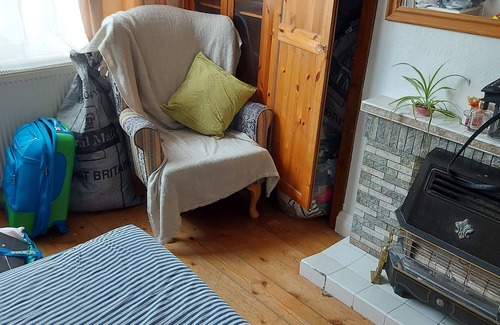 Preston House | 1 Minutes Walk to Tubes so All London is Easy. Big Double Room With Fitted Robes