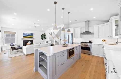 South Beach Haven House | 1 Off the Ocean, Heated Salt Water Pool, New Constructionnnn