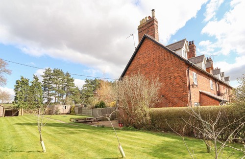 Cheshire West and Chester Cottage | 1 ORGANSDALE COTTAGES, family friendly, with open fire in Kelsall