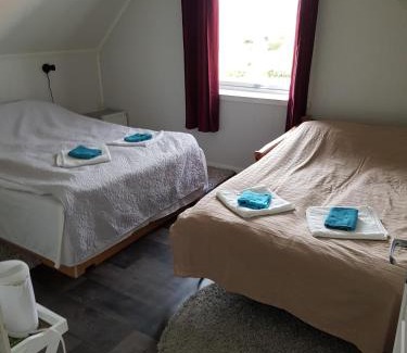 Evenskjer House | 1 Room in The Yellow House, close to Airport & Lofoten