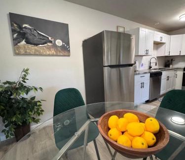 Old East Dallas Apartment | 1 STATE FAIR l DT Dallas l FIFA READY l Staycation 1Bd1Ba