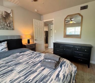 Old East Dallas Apartment | 1 STATE FAIR l DT Dallas l FIFA READY l Staycation 1Bd1Ba