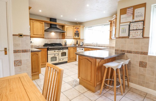 Llangollen Cottage | 1 THE BEECHES, pet friendly, luxury holiday cottage in Llangollen