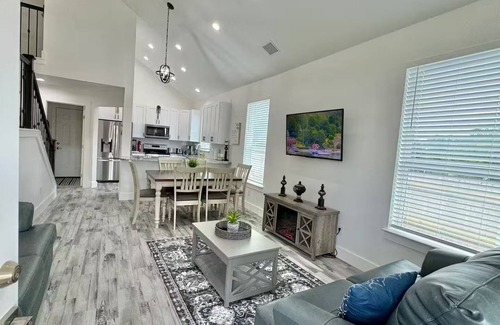 Cross Mountain House | #1 Townhome 3 bedrooms -in San Antonio