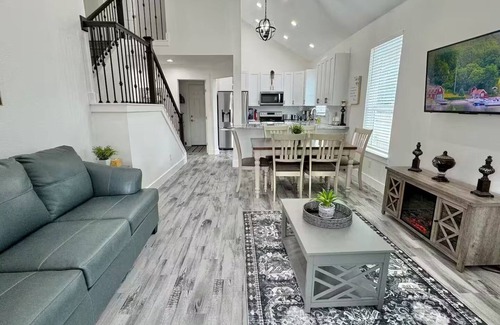 Cross Mountain House | #1 Townhome 3 bedrooms -in San Antonio