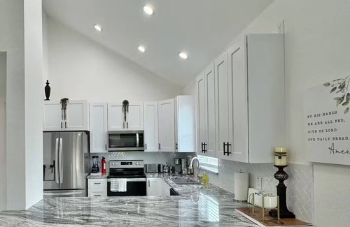 Cross Mountain House | #1 Townhome 3 bedrooms -in San Antonio