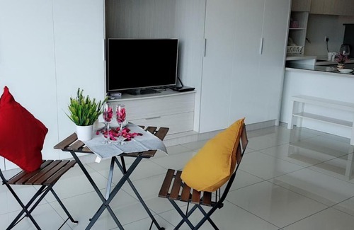 Shah Alam Apartment | 1 Trefoil Setia Alam 4 pax 1min to Setia City Mall
