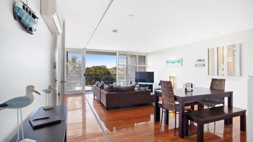 Hawks Nest House | 10 - 13 - 15 Beach Rd Hawks Nest