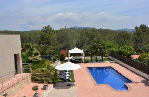 Sitges Villa | 10/15 min/car from the beach! by Weekly Villas. Villa Sitges La Calma,