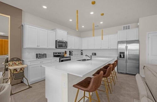 Four Corners House | 10 Bedrooms/8 Bathrooms/Windsor Cay (15968SC)