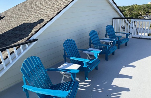 Isle of Palms House | 10 BR & 6 BA-Sleeps 22- recently renovated