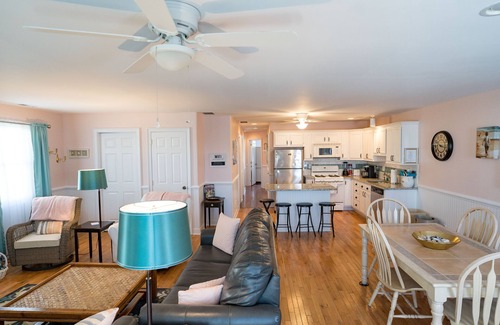 Wildwood Condo | 10% DISCOUNT FOR REST OF 2025 SEASON. 1/2 BLOCK TO BOARDWALK AND RIDES.
