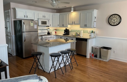 Wildwood Condo | 10% DISCOUNT FOR REST OF 2025 SEASON. 1/2 BLOCK TO BOARDWALK AND RIDES.