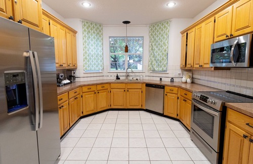 Springdale House | 10 mi from University! Centrally located in NWA