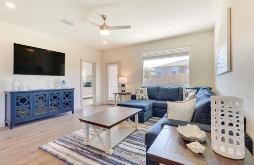 McNeil House | 10 Mi to Dtwn Bright Austin Gem with Pool Access
