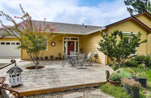 Thurston House | 10 Mi to Eugene Countryside Home with Mtn Views!