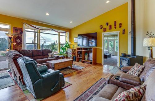 Thurston House | 10 Mi to Eugene Countryside Home with Mtn Views!