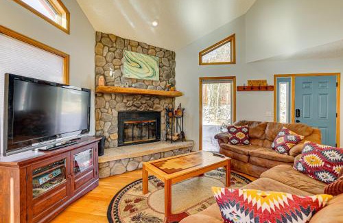 Wildernest House | 10 Mi to Keystone Resort Cabin with Private Hot Tub