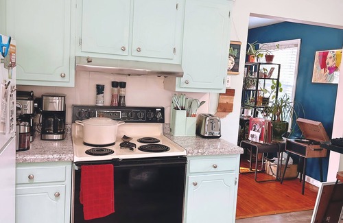 Indianapolis House | 10 min Downtown-3 min Irvington