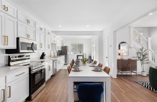 Detroit House | 10 Min Dwtn - 8 Beds, incl. 3 King Size -Sleeps 14