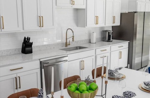 Detroit House | 10 Min Dwtn - 8 Beds, incl. 3 King Size -Sleeps 14