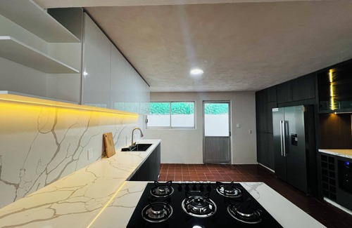 Palmira House | 10 min from downtown Cuernavaca, swimming lane, heated.