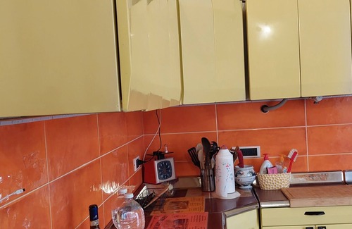 Rezza House | 10 min from the sea! Chic and retro home sleeps 4 + double sofa bed!