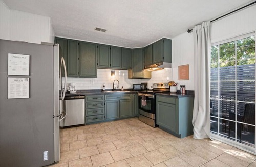 Summerlee House | 10 min to NRG & ACE | Gorge Getaway, Pet-Friendly