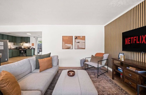 Summerlee House | 10 min to NRG & ACE | Gorge Getaway, Pet-Friendly