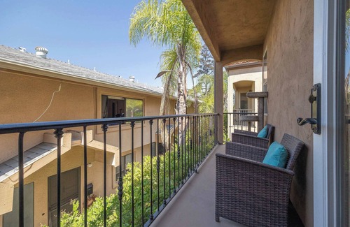 Hillcrest House | 10 Min to the Zoo and Beach! | Tropical Townhome