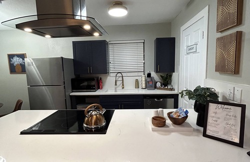 Central Arlington House | 10 Min walk to AT&T Stadium!