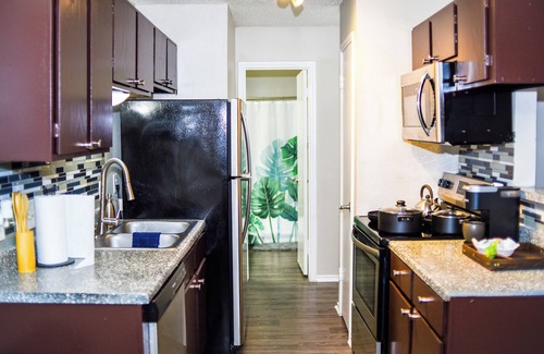 Grand Prairie Apartment | 10 Mins Away Cowboy/Ranger Stadium 1b/1b
