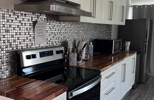 Calgary Apartment | 10 mins from airport, walkout basement apt.