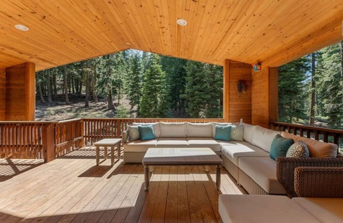 Kingswood Estates House | 10 mins to Beach! A/C, Hot Tub, Games & Views